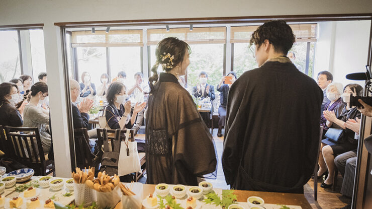 明るくておふたりらしさに溢れた自由なパーティ。それがKOJINMARRI WEDDINGのプロデュースです