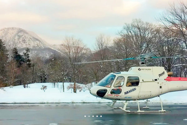 洞爺湖畔のヘリコプター